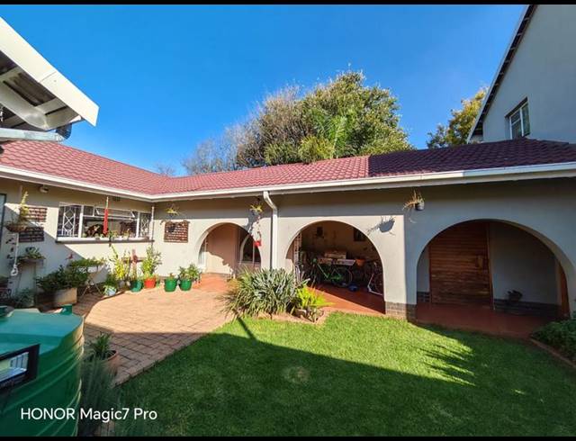 4 BEDROOM HOUSE FOR SALE IN VANDERBIJLPARK SE 2